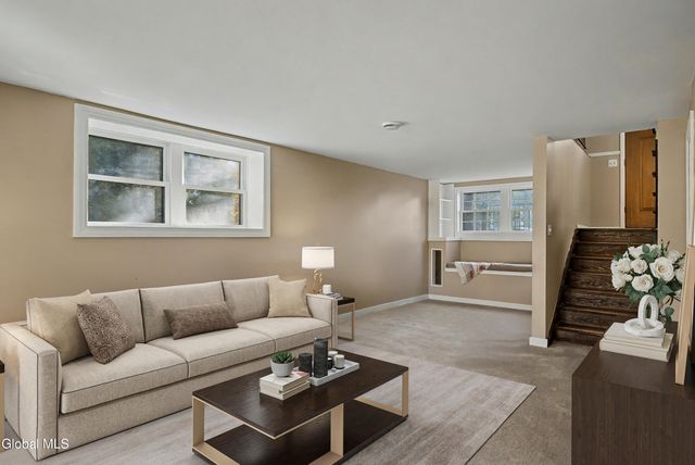 5 Woodland Court, Saratoga Springs, NY 12866