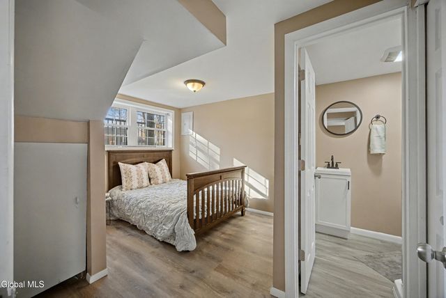 5 Woodland Court, Saratoga Springs, NY 12866