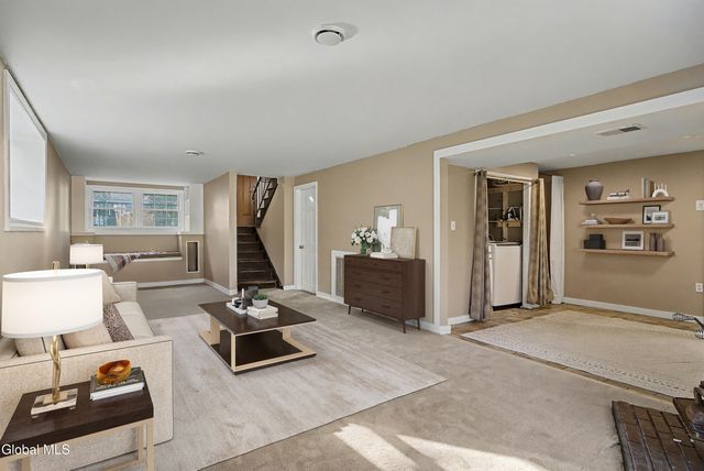 5 Woodland Court, Saratoga Springs, NY 12866