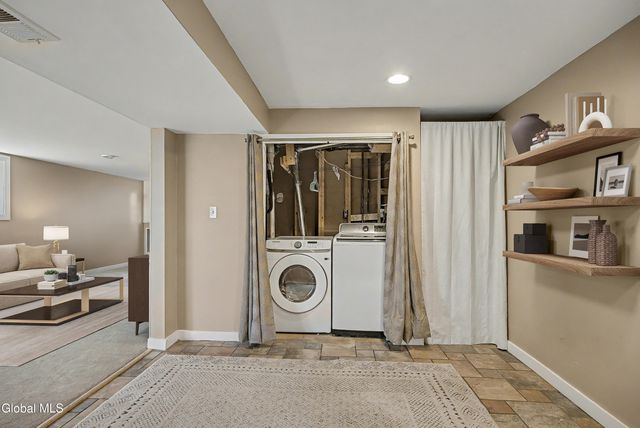 5 Woodland Court, Saratoga Springs, NY 12866