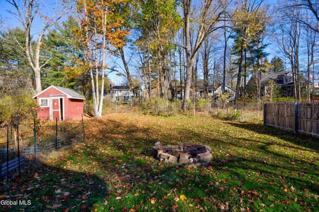 5 Woodland Court, Saratoga Springs, NY 12866