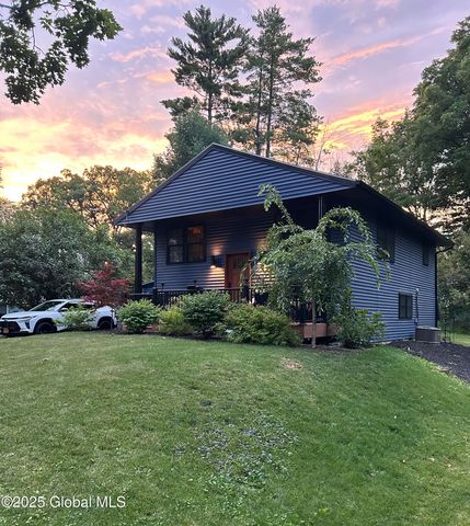 5 Woodland Court, Saratoga Springs, NY 12866