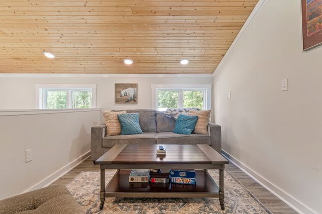 232 Waters Edge Way, Tracy City, TN 37387