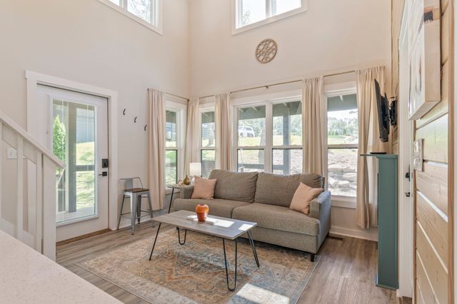 232 Waters Edge Way, Tracy City, TN 37387