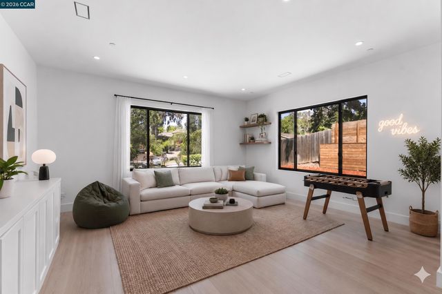 1080 Scots Ln, Walnut Creek, CA 94596