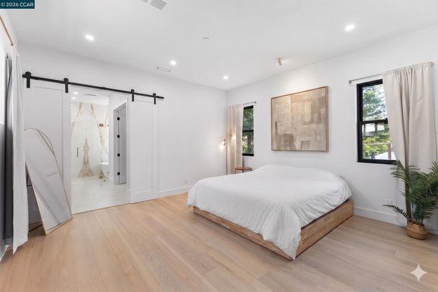 1080 Scots Ln, Walnut Creek, CA 94596