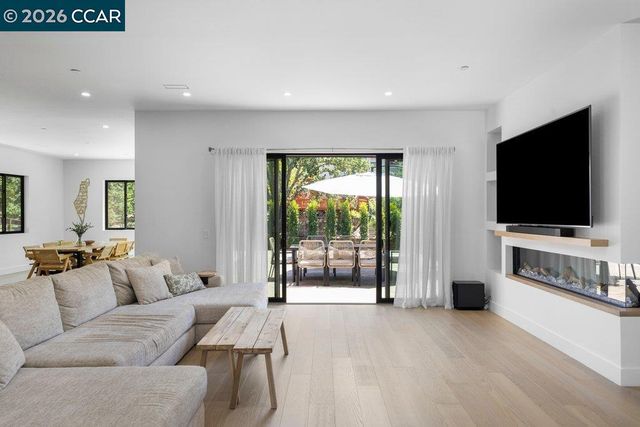 1080 Scots Ln, Walnut Creek, CA 94596