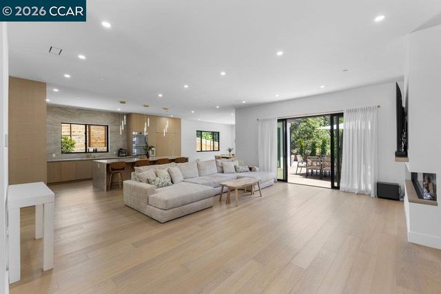 1080 Scots Ln, Walnut Creek, CA 94596