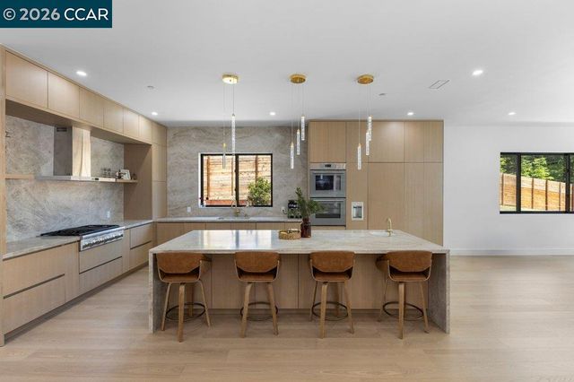 1080 Scots Ln, Walnut Creek, CA 94596
