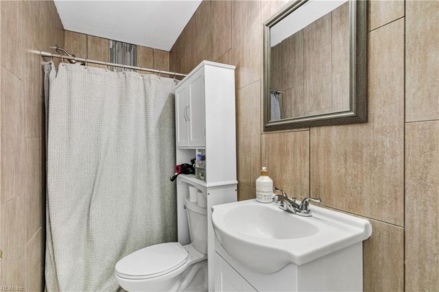 304 Wales CIR, Hampton, VA 23666