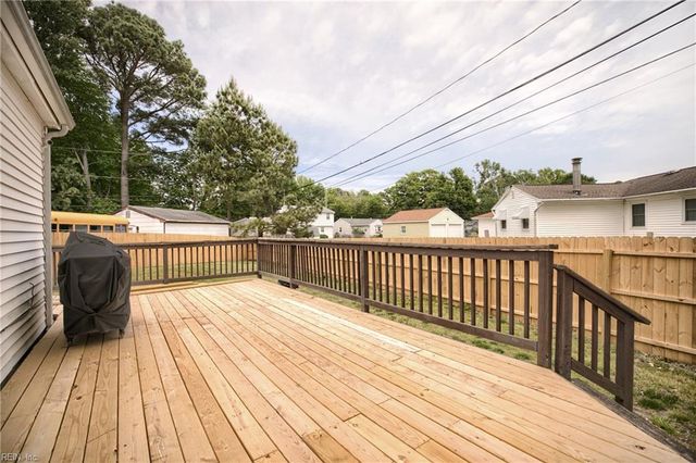 304 Wales CIR, Hampton, VA 23666