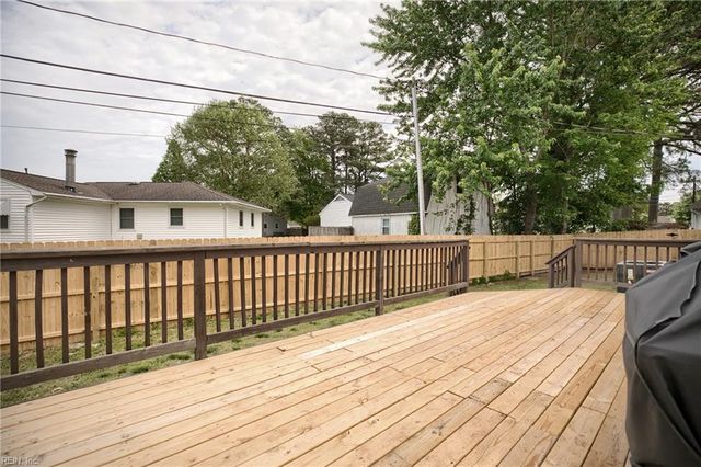 304 Wales CIR, Hampton, VA 23666