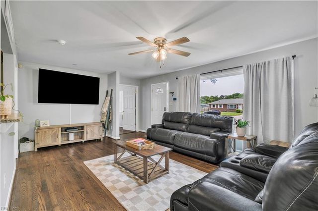 304 Wales CIR, Hampton, VA 23666