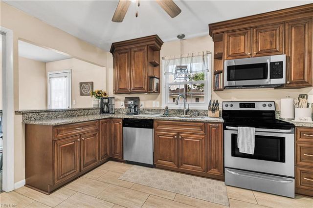 304 Wales CIR, Hampton, VA 23666
