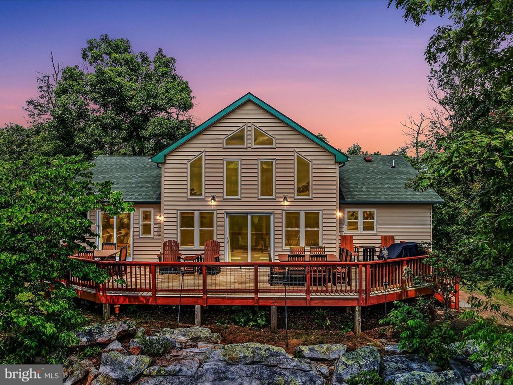 1701 SPARROW HILL RD, Paw Paw, WV 25434
