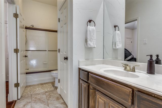 6035 Oak Hollow Drive, Burleson, TX 76028