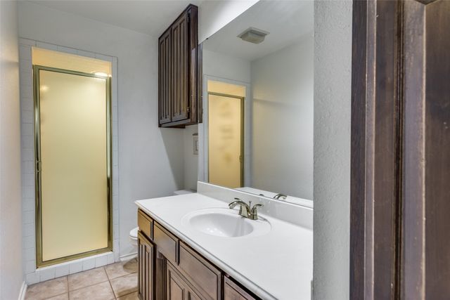 6035 Oak Hollow Drive, Burleson, TX 76028