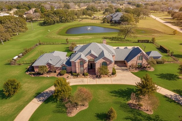 6035 Oak Hollow Drive, Burleson, TX 76028