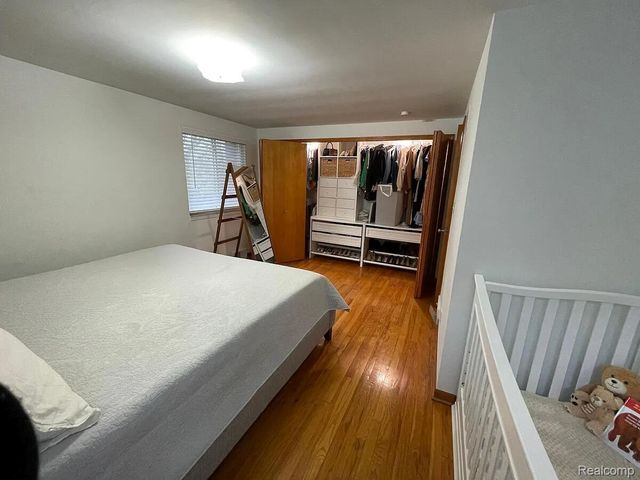 148 N Gulley Road, Dearborn, MI 48128