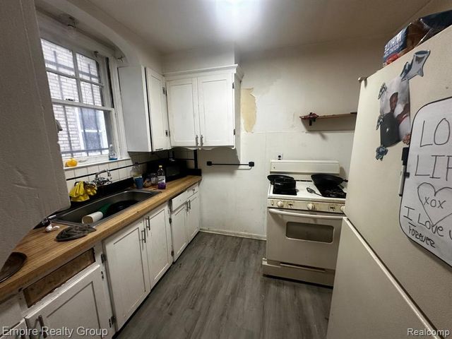 19345 Omira Street, Highland Park, MI 48203