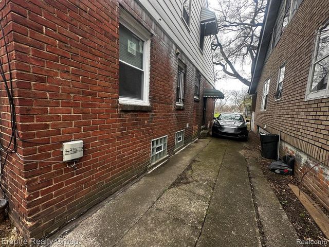 19345 Omira Street, Highland Park, MI 48203