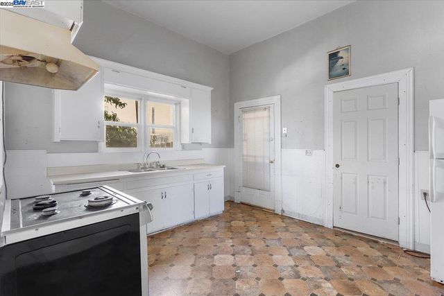 2230 23Rd Ave, Oakland, CA 94606