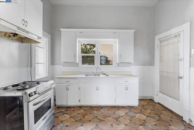 2230 23Rd Ave, Oakland, CA 94606