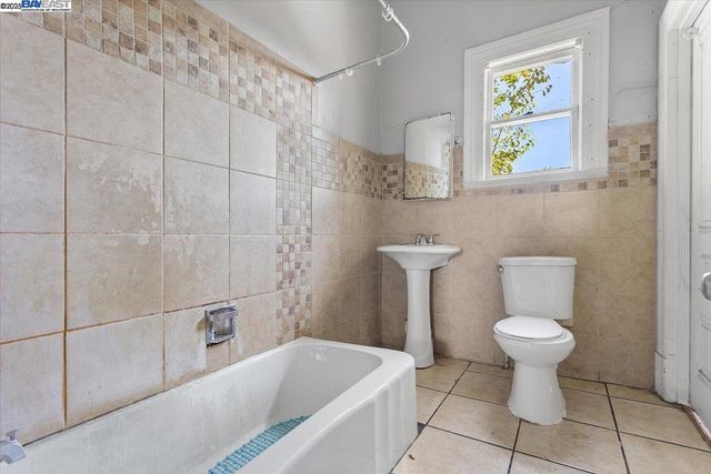 2230 23Rd Ave, Oakland, CA 94606