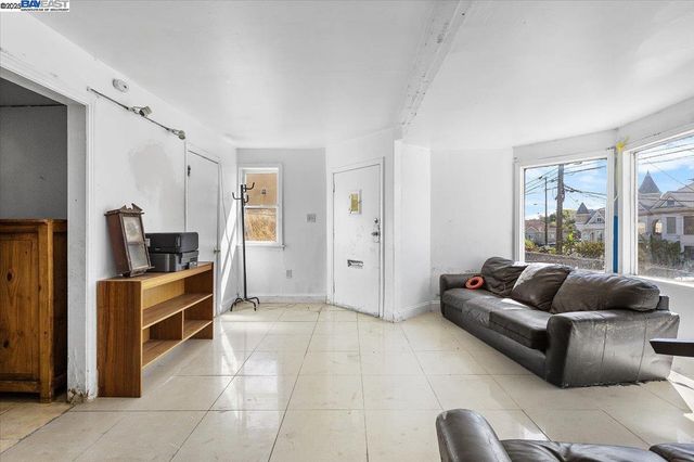 2230 23Rd Ave, Oakland, CA 94606