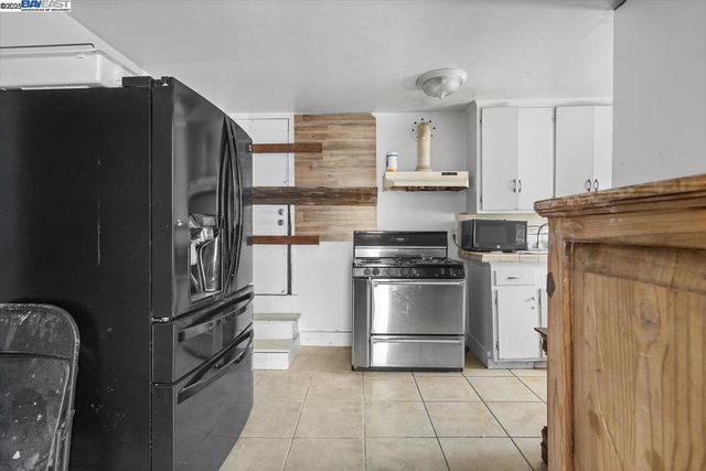 2230 23Rd Ave, Oakland, CA 94606