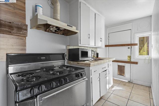 2230 23Rd Ave, Oakland, CA 94606