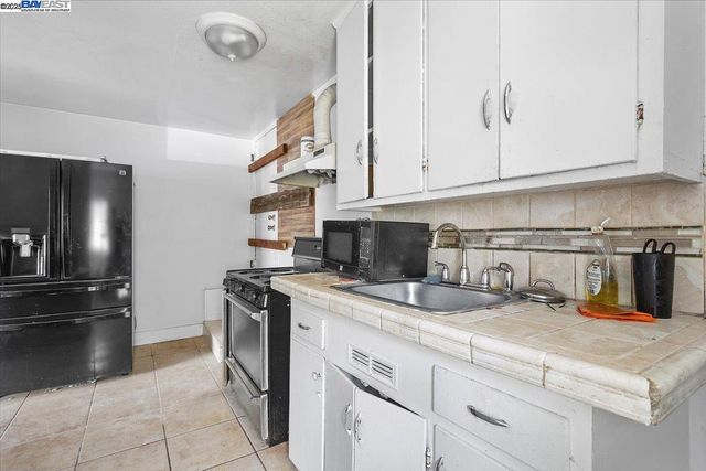 2230 23Rd Ave, Oakland, CA 94606
