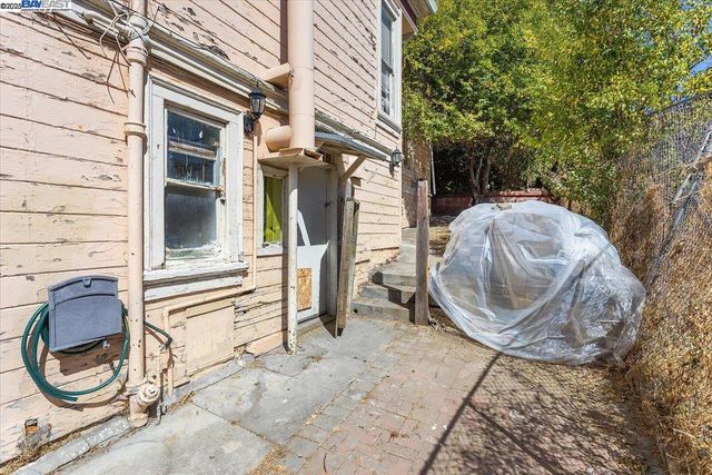 2230 23Rd Ave, Oakland, CA 94606