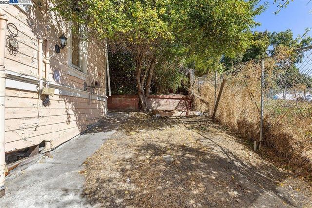 2230 23Rd Ave, Oakland, CA 94606