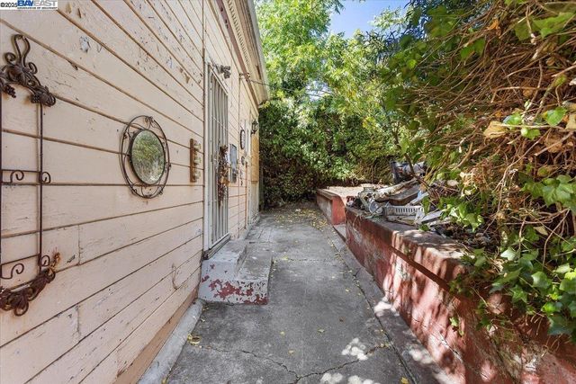 2230 23Rd Ave, Oakland, CA 94606