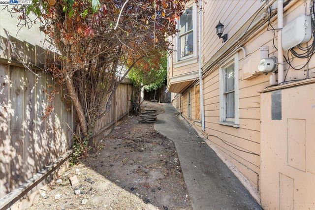2230 23Rd Ave, Oakland, CA 94606