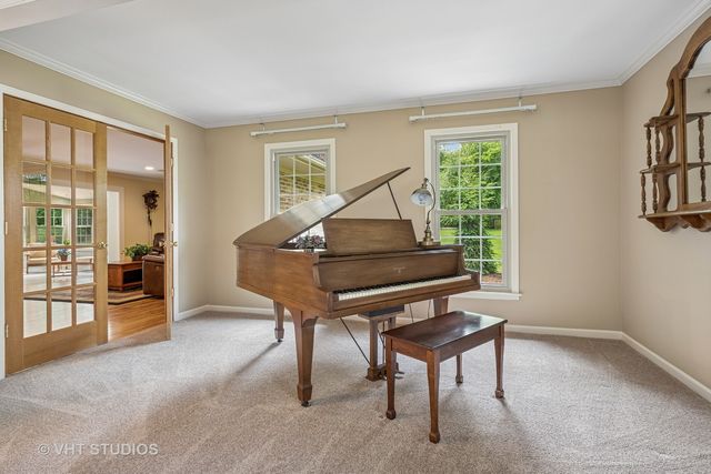 195 Cold Spring Road, Barrington, IL 60010