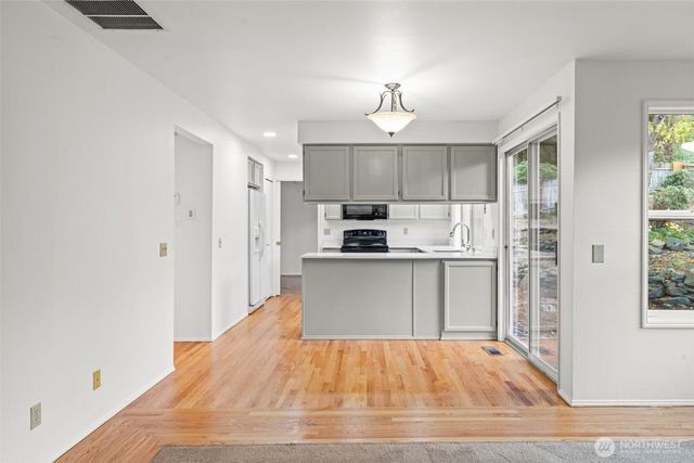 28813 14th Avenue S, Federal Way, WA 98003