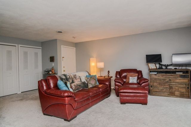 21 Concord Green 8, Concord, MA 01742