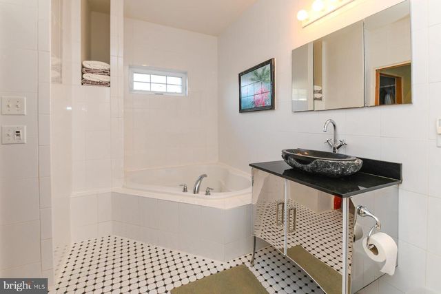 111 WEATHERBY LN, Glassboro, NJ 08028