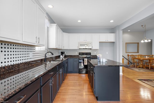 23222 Foxboro Street, Macomb Twp, MI 48042