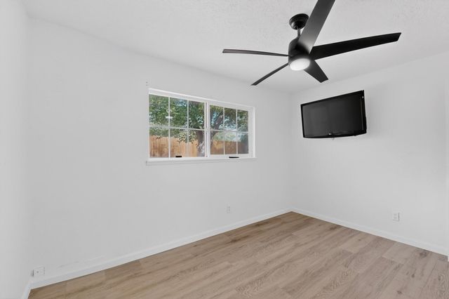 5652 Camino Canada NW, Albuquerque, NM 87114