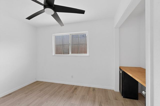 5652 Camino Canada NW, Albuquerque, NM 87114