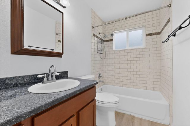 5652 Camino Canada NW, Albuquerque, NM 87114
