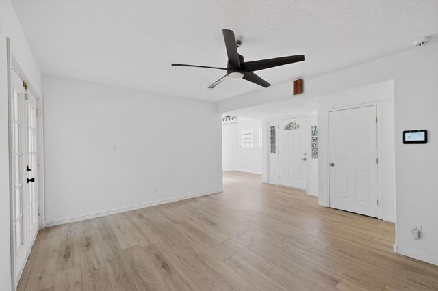 5652 Camino Canada NW, Albuquerque, NM 87114