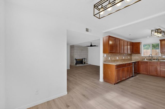 5652 Camino Canada NW, Albuquerque, NM 87114