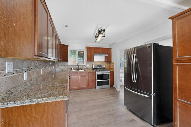 5652 Camino Canada NW, Albuquerque, NM 87114