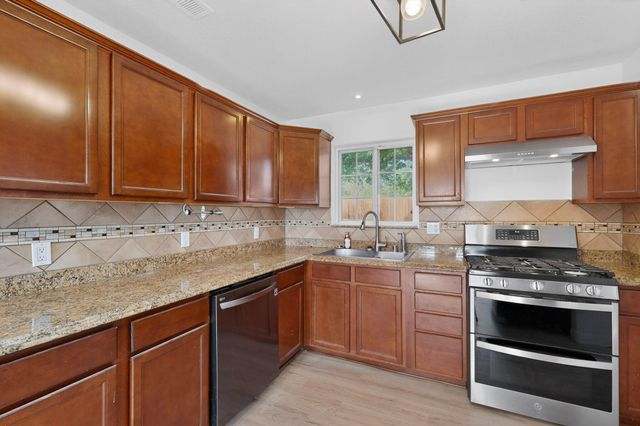 5652 Camino Canada NW, Albuquerque, NM 87114