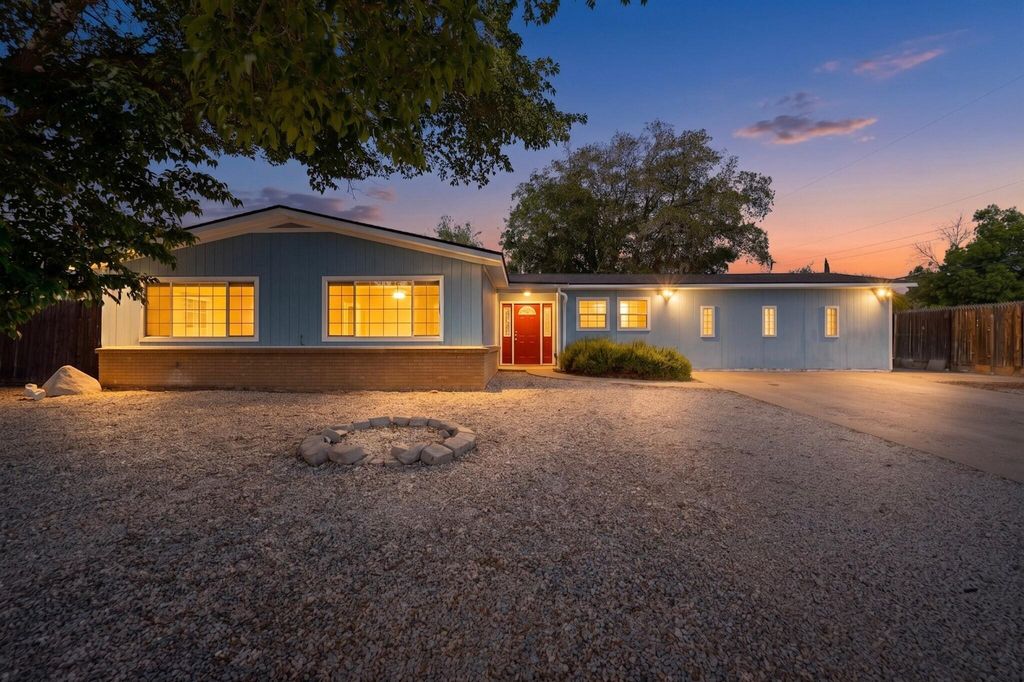 5652 Camino Canada NW, Albuquerque, NM 87114