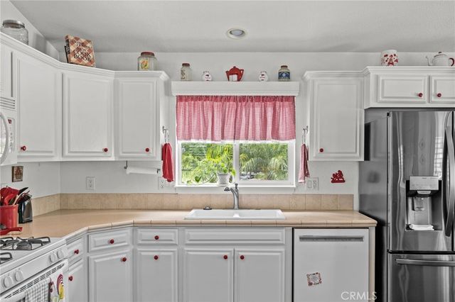 1366 Woodbrook Way, Corona, CA 92882